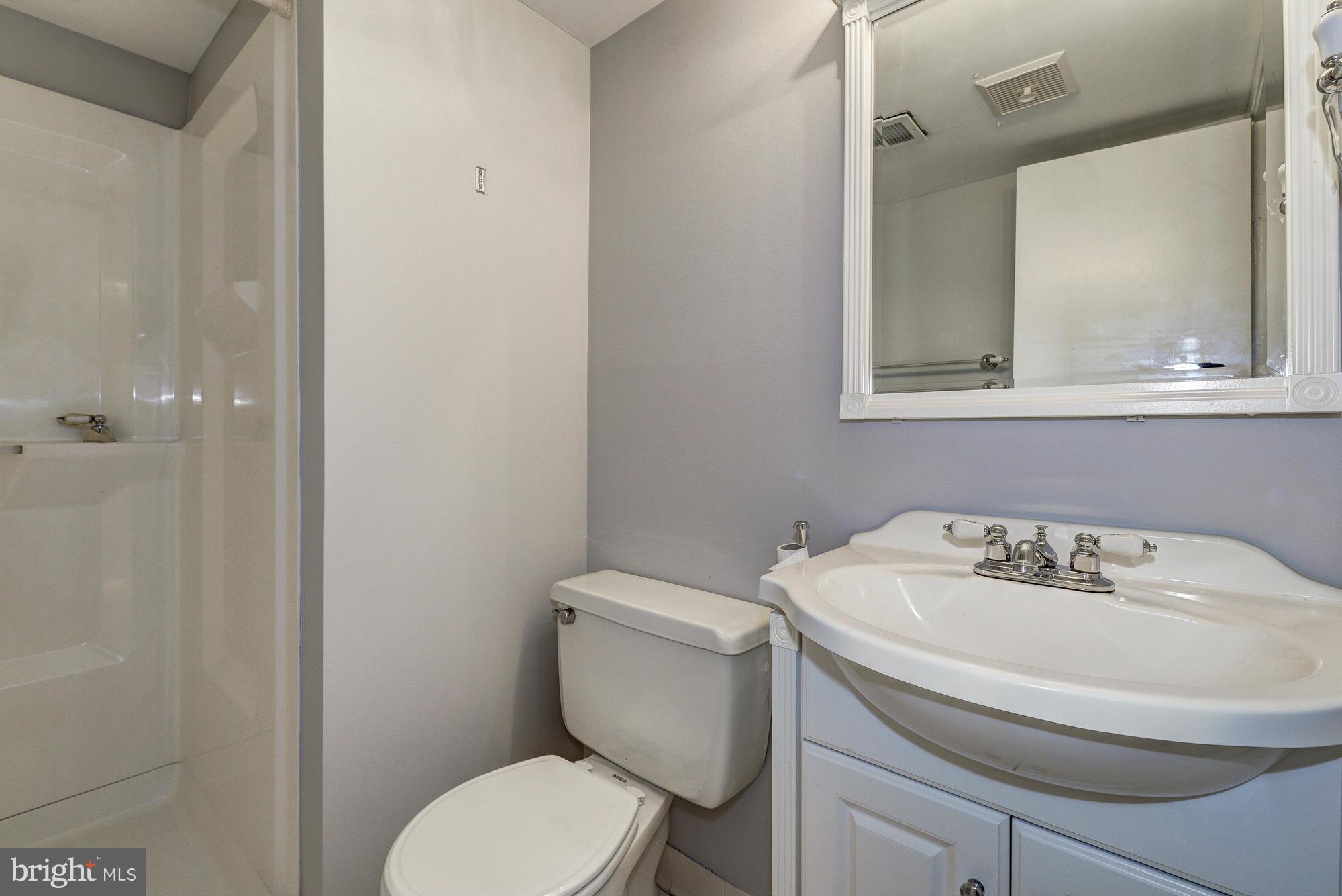 2924 Jermantown Road, Unit 16 Oakton, VA 22124 - Photo 16 of 19 Bath