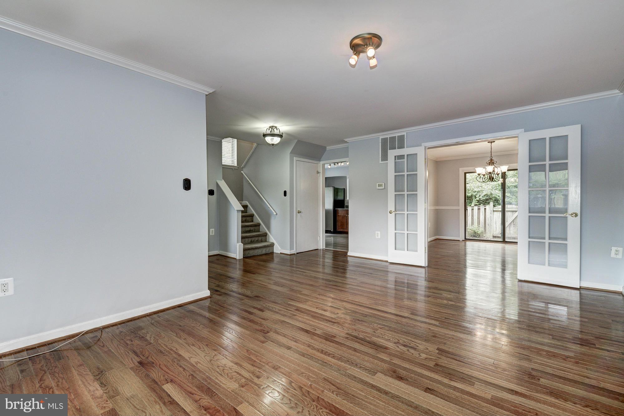 2924 Jermantown Road, Unit 16 Oakton, VA 22124 - Photo 5 of 19 Living Room