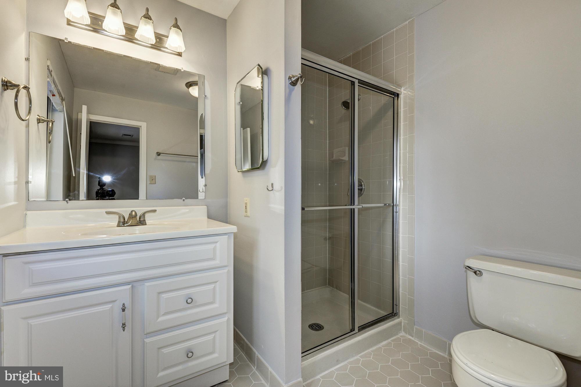 2924 Jermantown Road, Unit 16 Oakton, VA 22124 - Photo 10 of 19 Bath (Master)