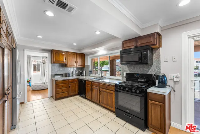 $3,000 | 18032 Mariner Drive, Victorville, CA 92395