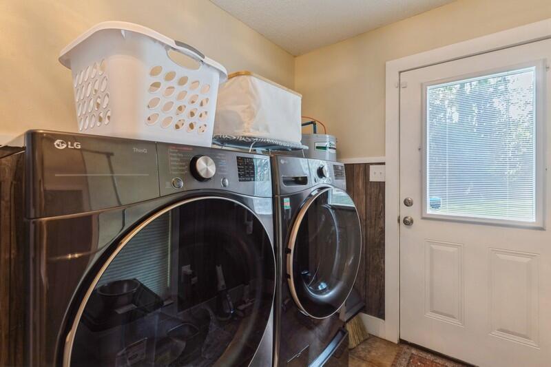 5540 Old River Road Baker, FL 32531 - Photo 24 of 37 a utility room with dryer and washer