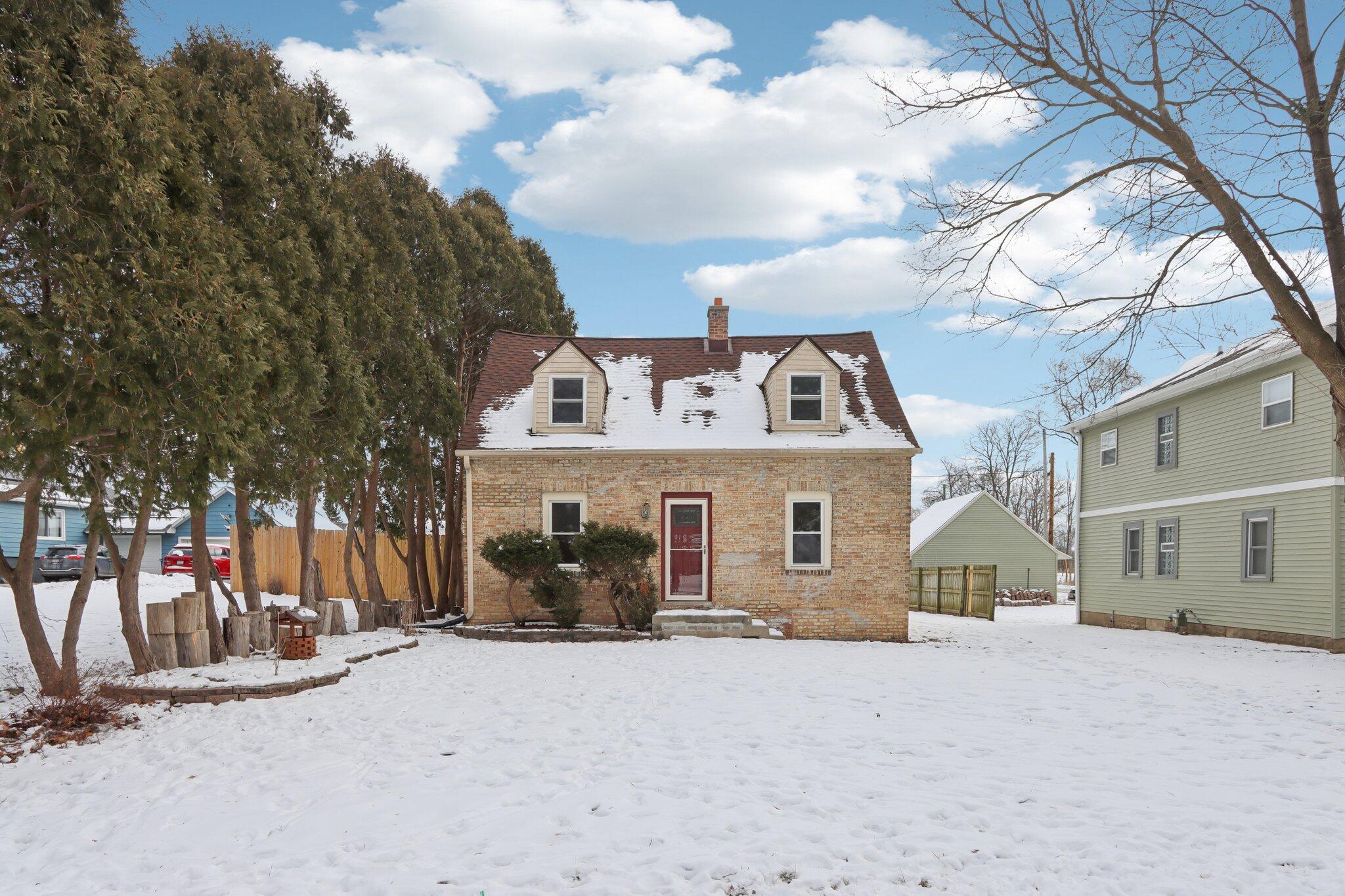 6212 North 106th Street Milwaukee, WI 53225 - Photo 2 of 26 1-web-or-mls-N 106th St-S0202-001
