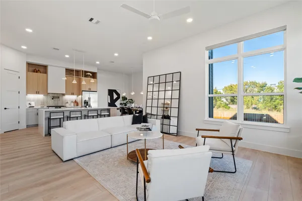 $469,900 | 1421 East 36th Street, Houston, TX 77022