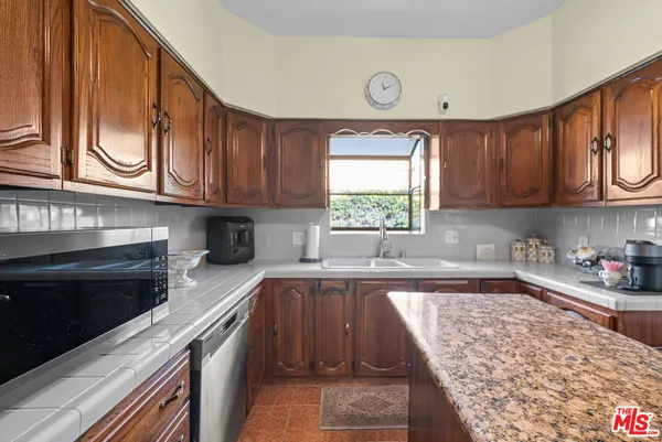$1,350,000 | 1558 North Kenmore Avenue, Los Angeles, CA 90027