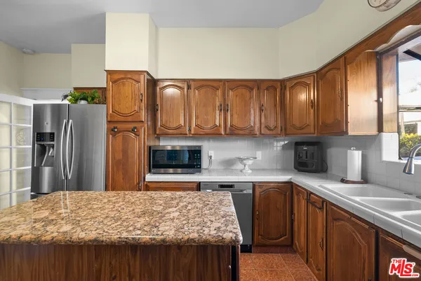 $1,350,000 | 1558 North Kenmore Avenue, Los Angeles, CA 90027