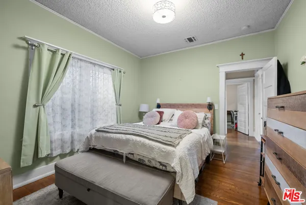 $1,350,000 | 1558 North Kenmore Avenue, Los Angeles, CA 90027