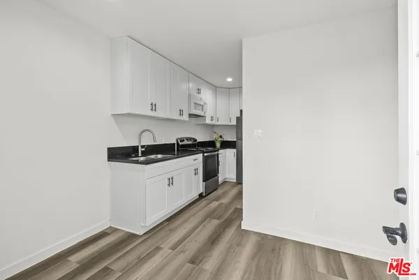 $1,350,000 | 1558 North Kenmore Avenue, Los Angeles, CA 90027