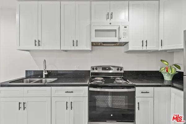 $1,350,000 | 1558 North Kenmore Avenue, Los Angeles, CA 90027