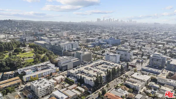 $1,350,000 | 1558 North Kenmore Avenue, Los Angeles, CA 90027