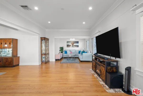 $1,350,000 | 1558 North Kenmore Avenue, Los Angeles, CA 90027