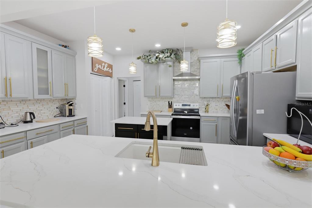 1026 West Beresford Road DeLand, FL 32720 - Photo 11 of 47