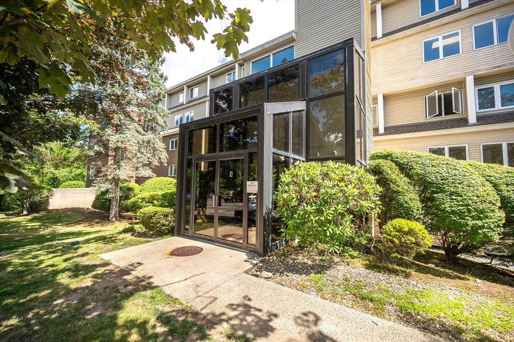 4 Duck Pond Road, Unit 211 Beverly, MA 01915 - Photo 22 of 26 Gallery Image 22