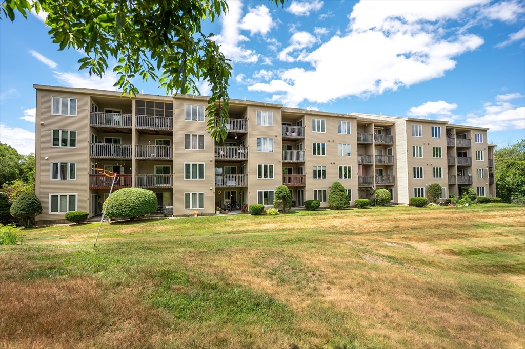 4 Duck Pond Road, Unit 211 Beverly, MA 01915 - Photo 23 of 26 Gallery Image 23