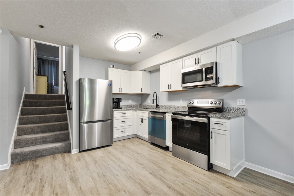 4 Duck Pond Road, Unit 211 Beverly, MA 01915 - Photo 7 of 26 Gallery Image 7
