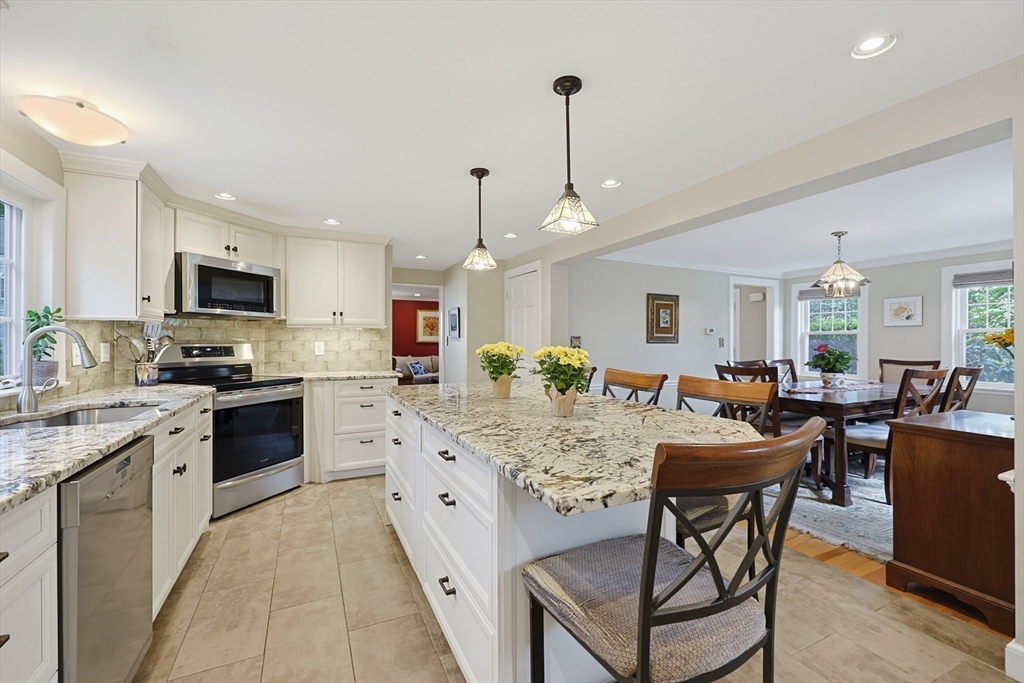 11 Hatfield Road Newton, MA 02465 - Photo 7 of 37