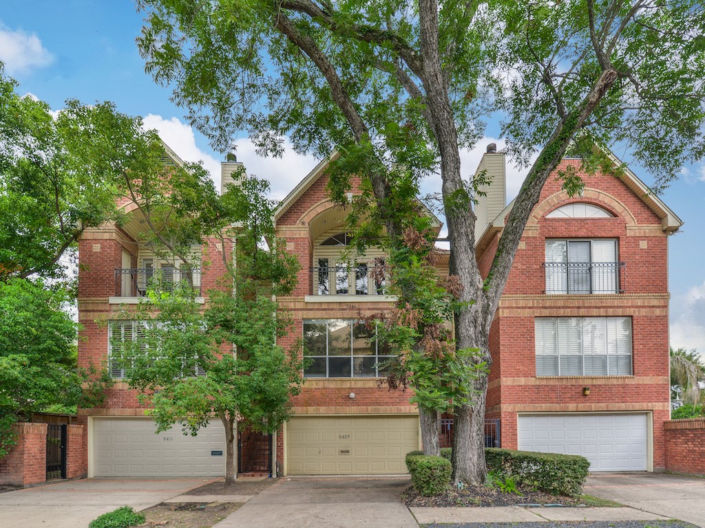 6409 Prague Street Houston, TX 77007 - Photo 1 of 11 6409 Prague is the middle townhome.