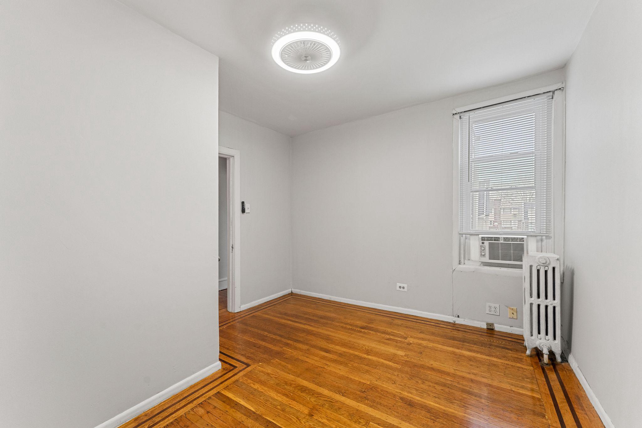 471 Pleasant Street Philadelphia, PA 19119 - Photo 15 of 22 Middle bedroom