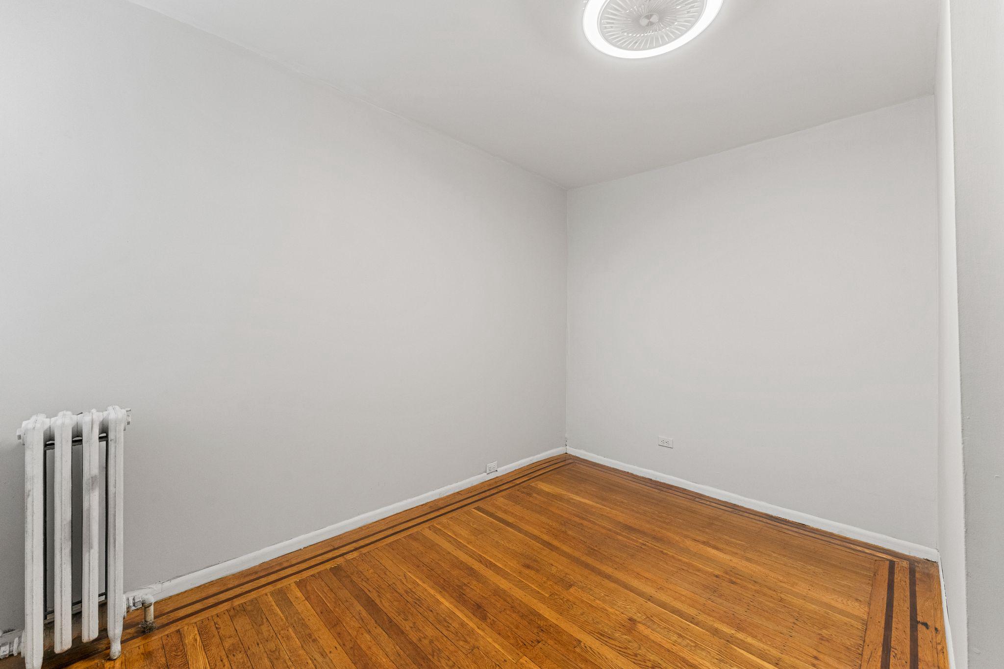 471 Pleasant Street Philadelphia, PA 19119 - Photo 16 of 22 Middle bedroom