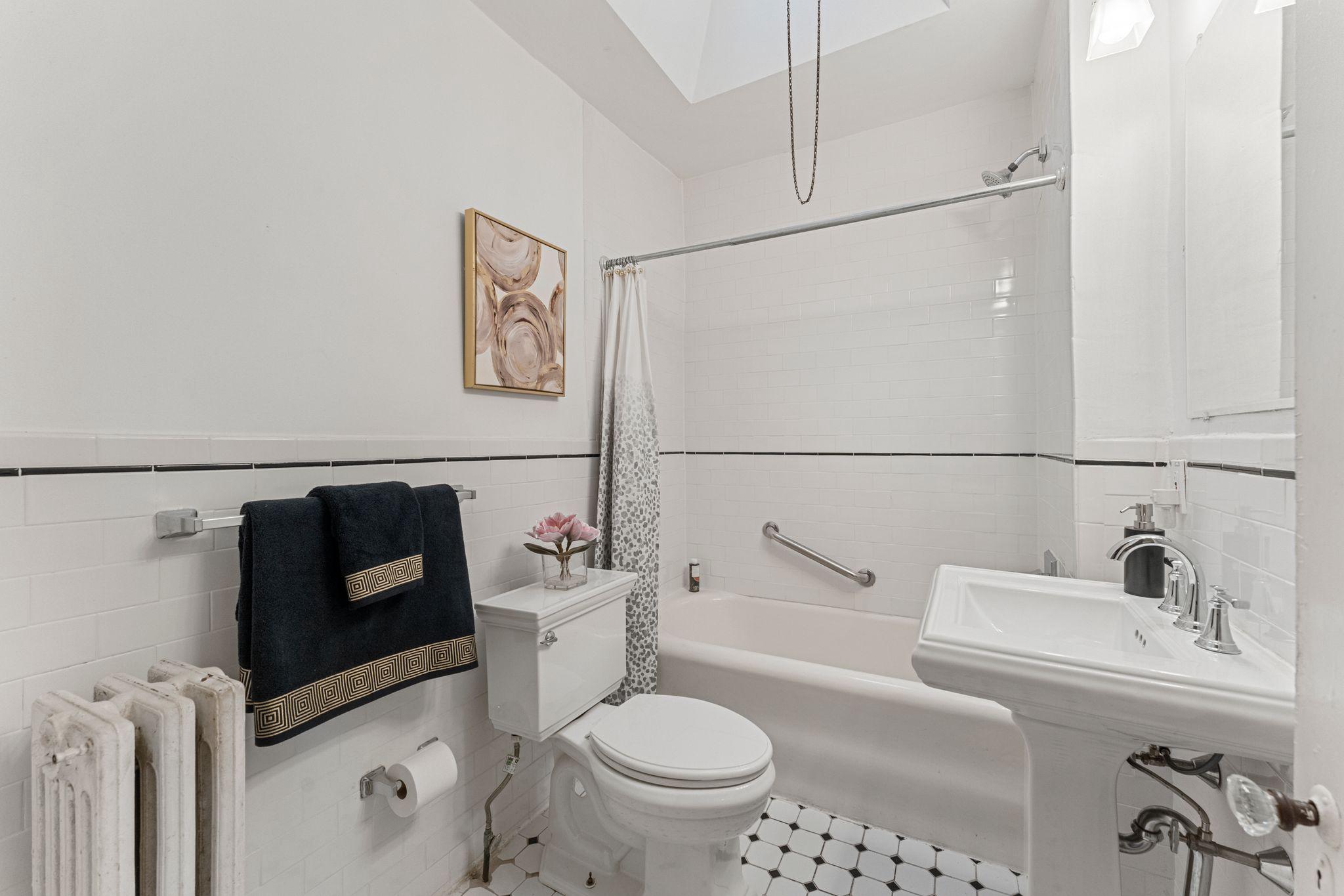 471 Pleasant Street Philadelphia, PA 19119 - Photo 17 of 22 Main bathroom