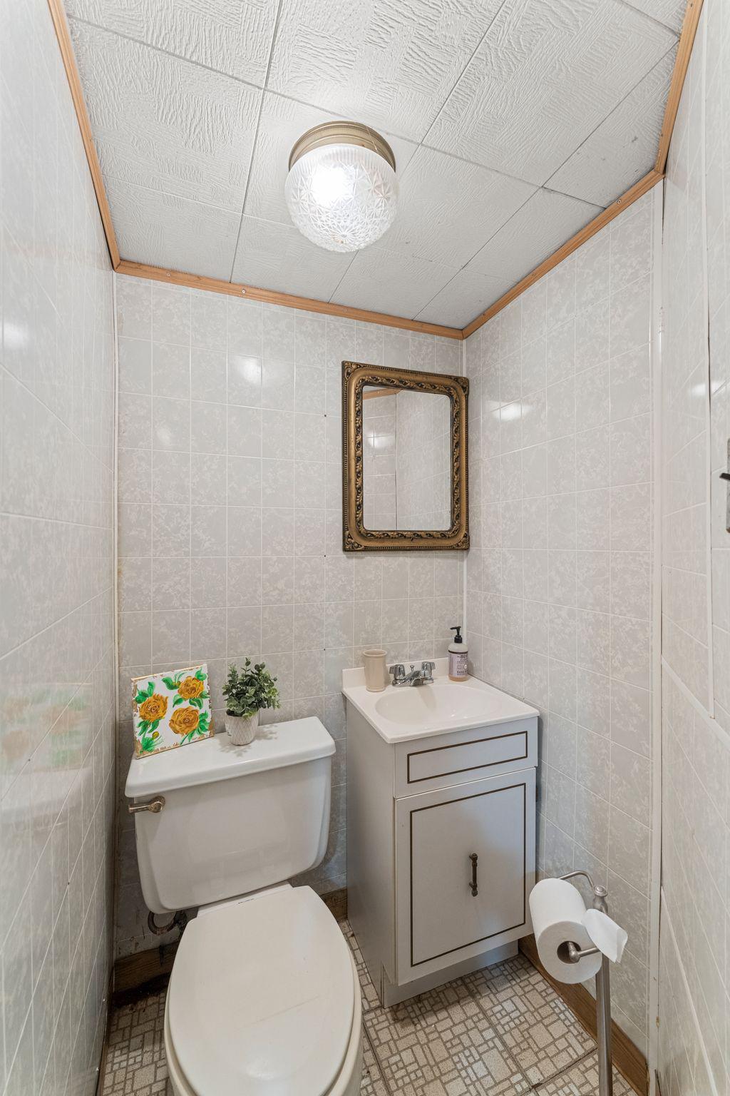 471 Pleasant Street Philadelphia, PA 19119 - Photo 20 of 22 Charming vintage half-bath - basement