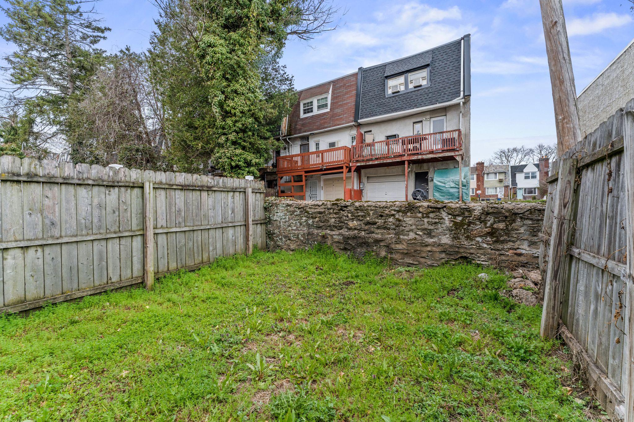 471 Pleasant Street Philadelphia, PA 19119 - Photo 21 of 22 Back yard