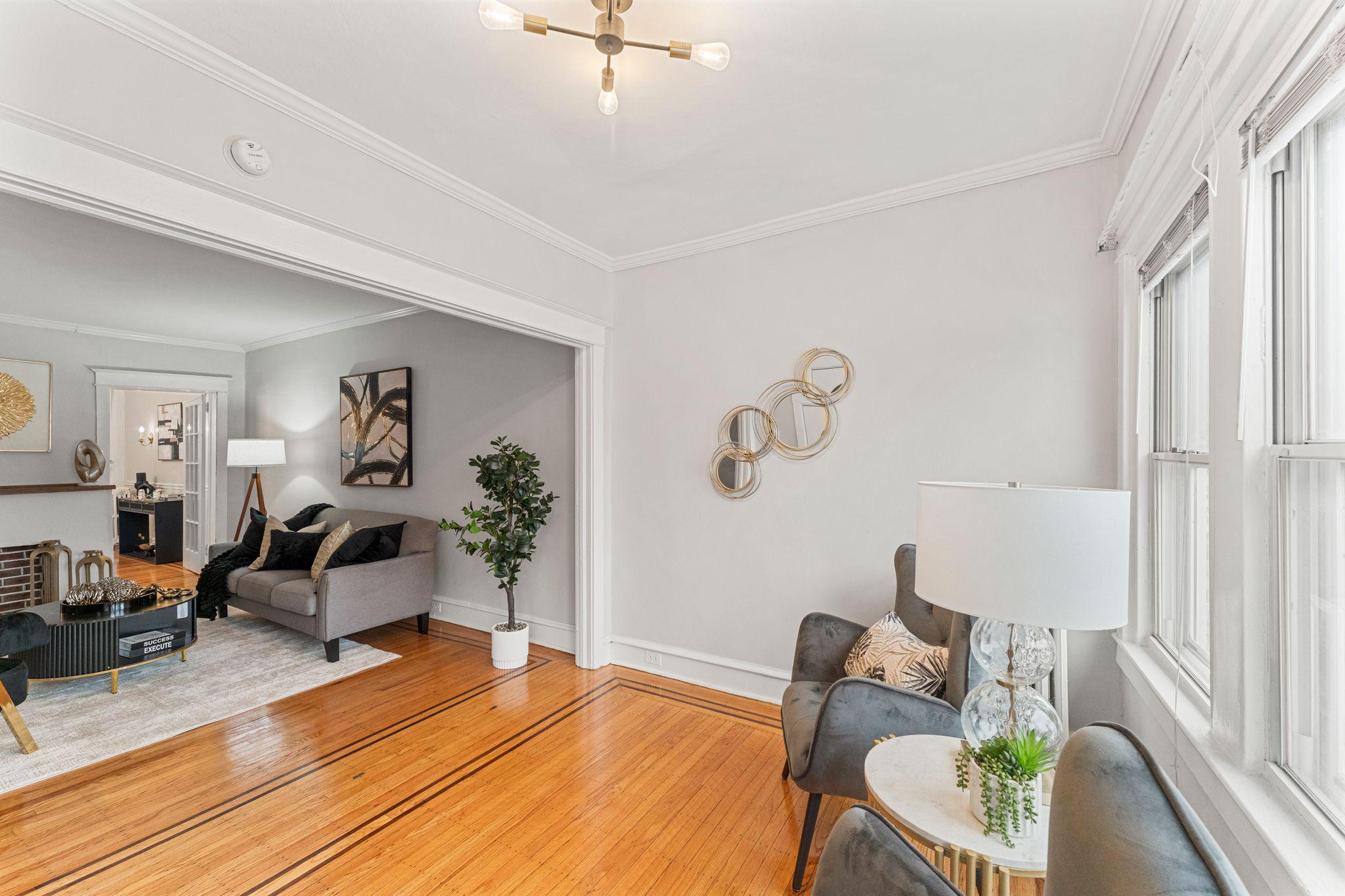 471 Pleasant Street Philadelphia, PA 19119 - Photo 3 of 22 Living Room