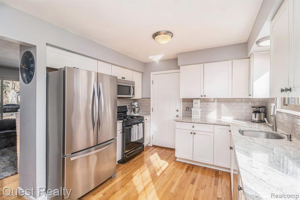 3920 Kent Road Royal Oak, MI 48073 - Photo 8 of 32