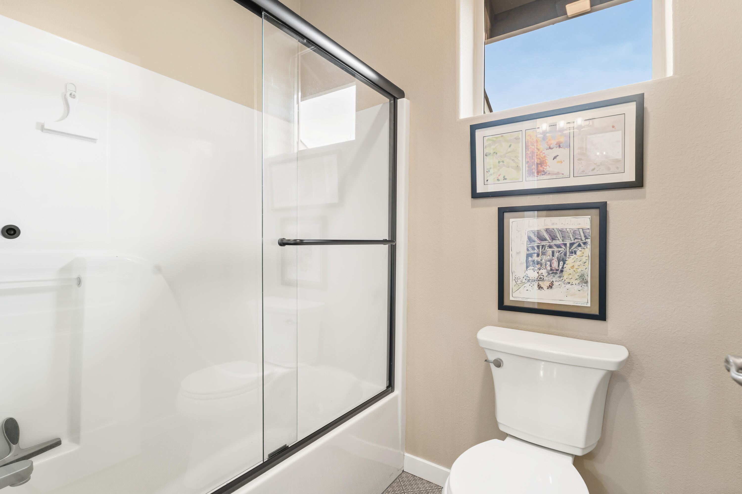 1302 Highland View Loop Redmond, OR 97756 - Photo 29 of 53 20-Bathroom