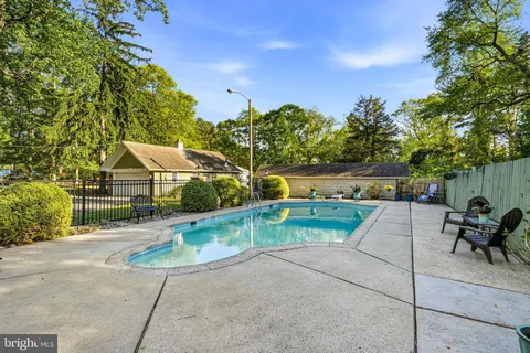 $699,000 | 267 West White Horse Pike, Berlin, NJ 08009