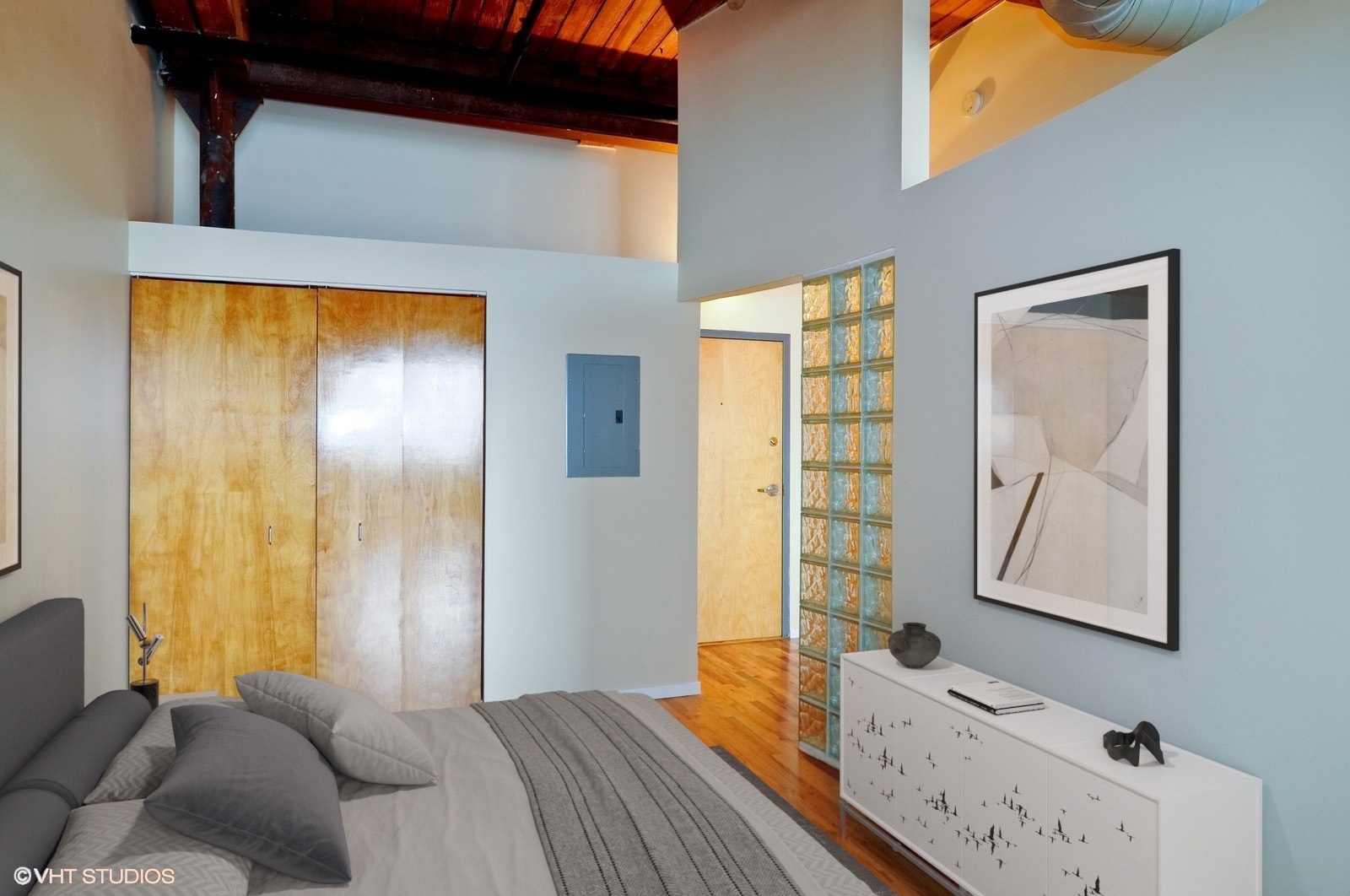 1000 West Washington Boulevard, Unit 348 Chicago, IL 60607 - Photo 8 of 9 a bedroom with a bed and a window