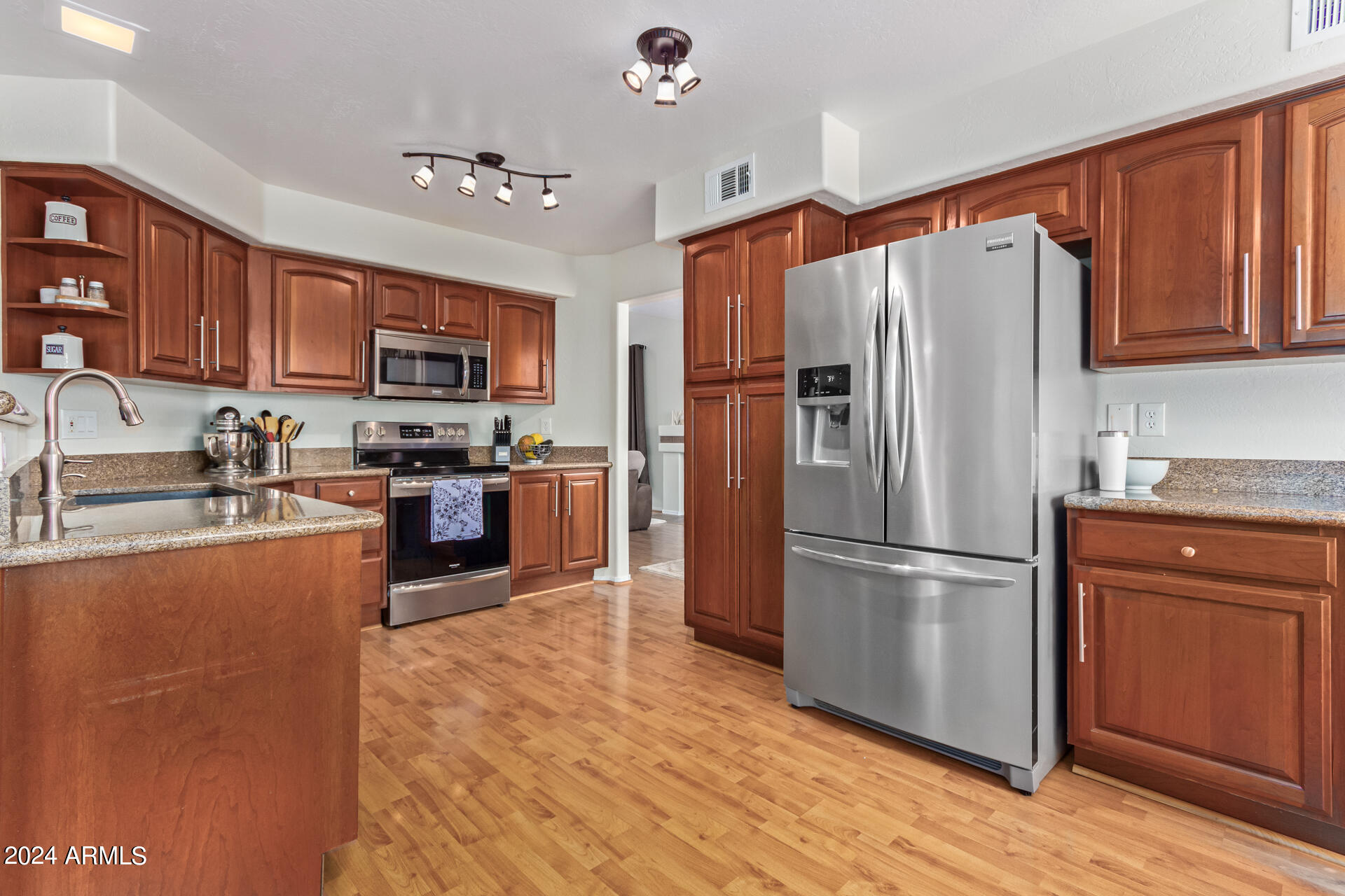 4245 East Raven Road Phoenix, AZ 85044 - Photo 8 of 37 21-Raven
