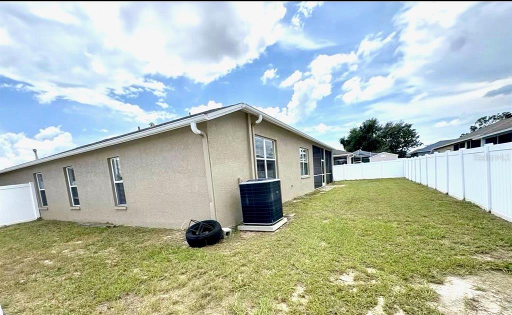 4347 Brandon Ridge Drive Valrico, FL 33594 - Photo 11 of 13 a backyard of a house