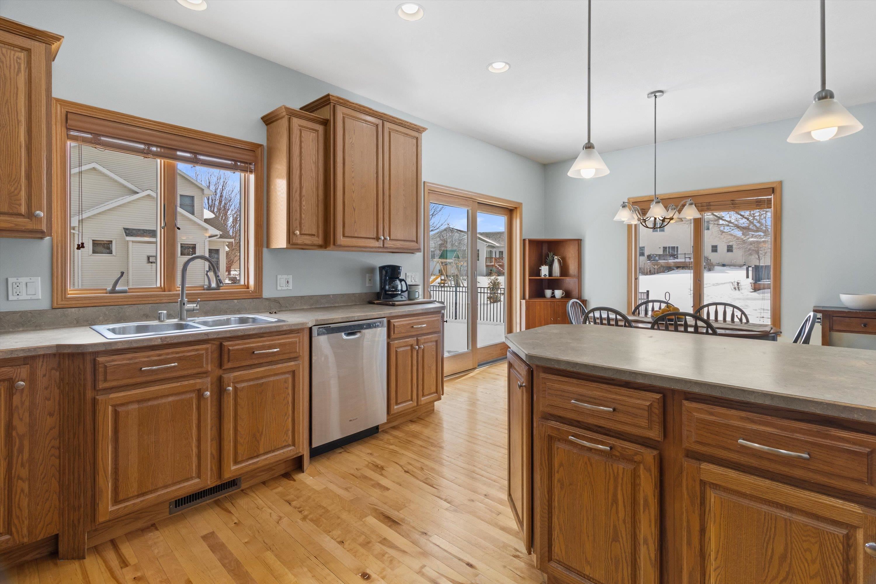 1221 Marcella Court Sun Prairie, WI 53590 - Photo 8 of 36