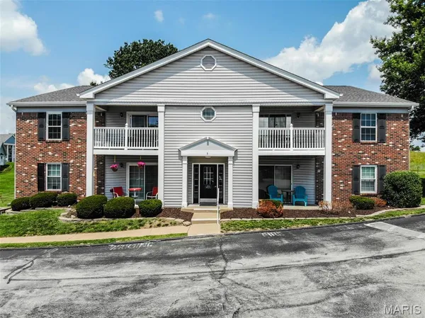$145,000 | 1 Berview Circle, Unit B, Mehlville, MO 63129