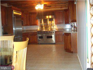 311 Gordon Road Trenton, NJ 08691 - Photo 3 of 6