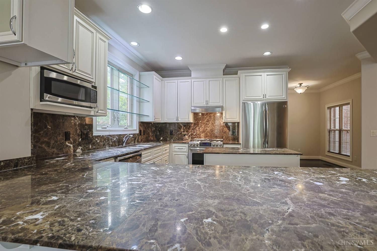 8731 Kenwood Road Cincinnati, OH 45242 - Photo 20 of 73