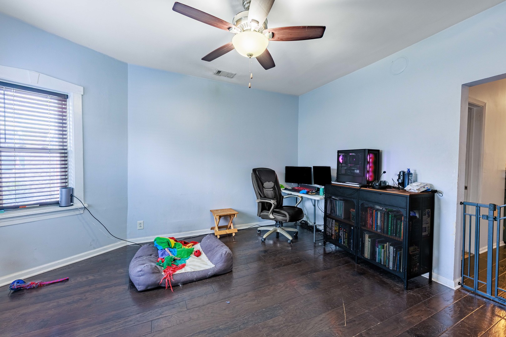 5935 West Patterson Avenue Chicago, IL 60634 - Photo 27 of 34 a living room with furniture and a wooden floor