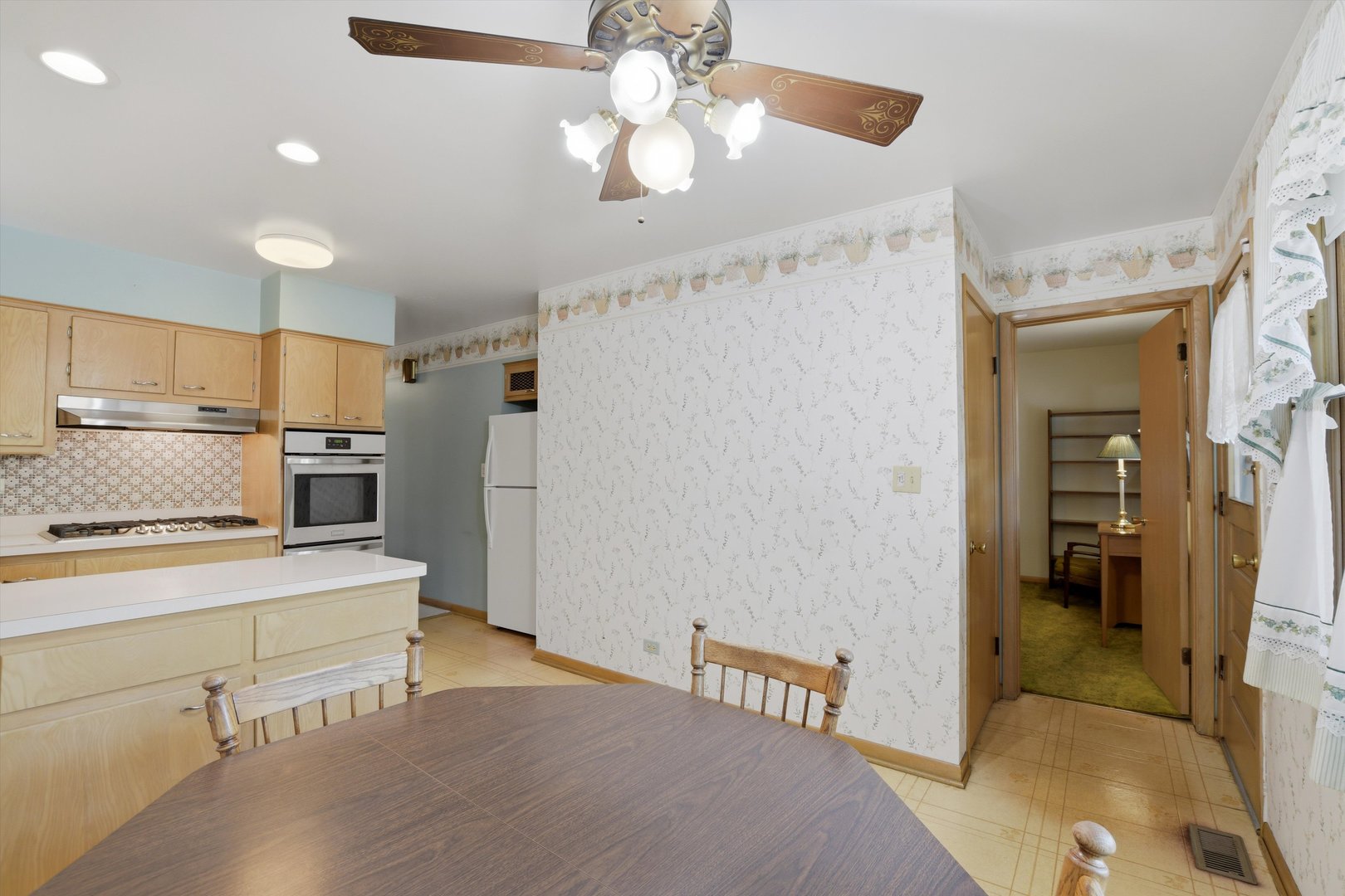 1908 Des Plaines Avenue Park Ridge, IL 60068 - Photo 9 of 28 Gallery Image 9