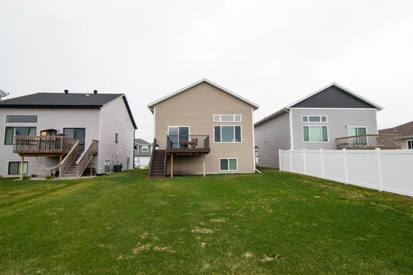 $362,000 | 6877 17th Street South, Fargo, ND 58104