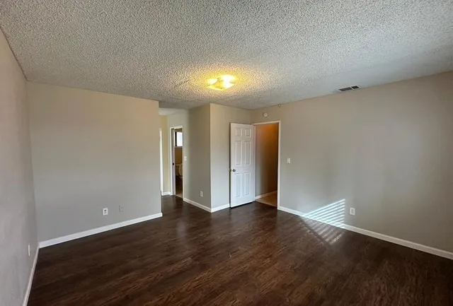 $2,500 | 9470 Peach Avenue, Hesperia, CA 92345