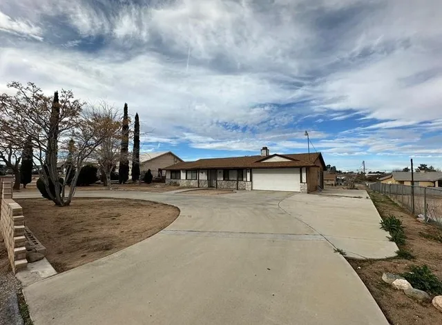 $2,500 | 9470 Peach Avenue, Hesperia, CA 92345