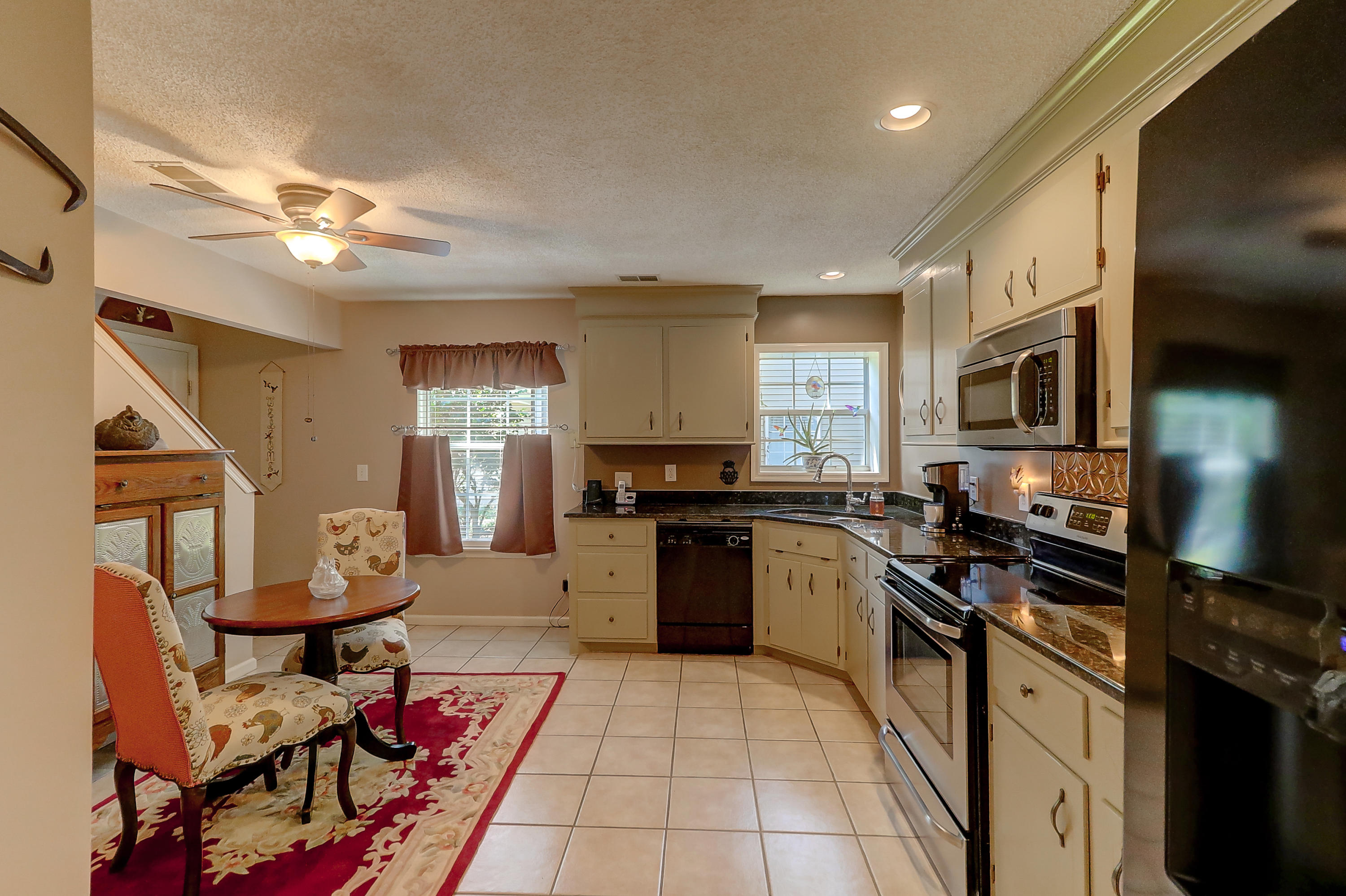 106 Landau Road Summerville, SC 29485 - Photo 9 of 27 Eat-in Kitchen