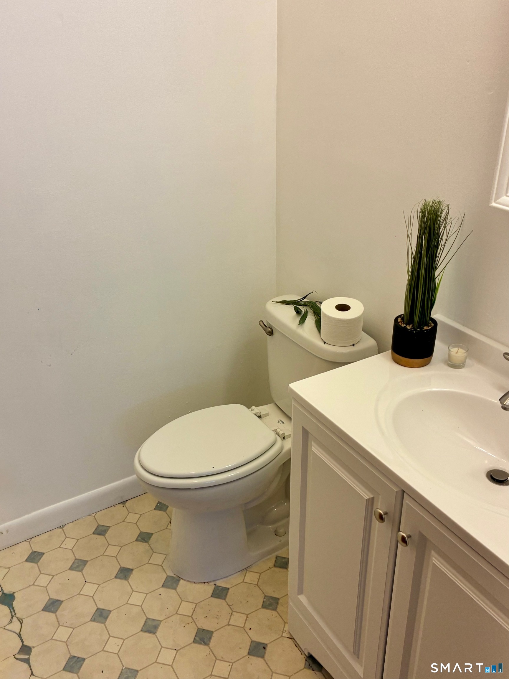 175 Mill Pond Road, Unit 201 Hamden, CT 06514 - Photo 15 of 23
