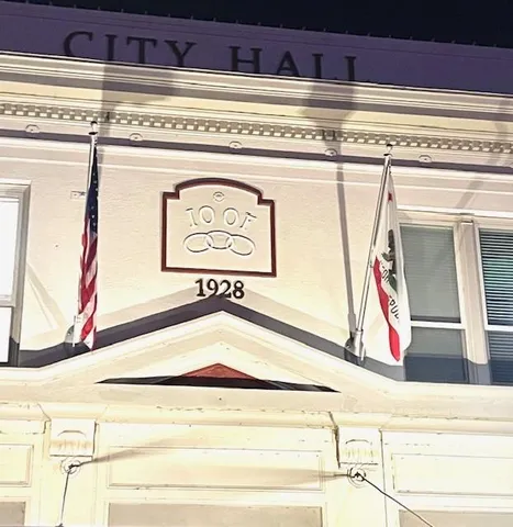 a view of a lobby with a entertaining space