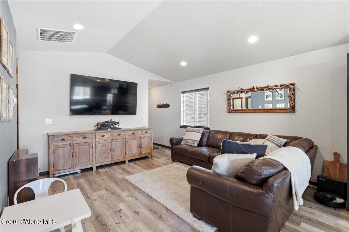 8830 North Mountainshire Road Post Falls, ID 83854 - Photo 7 of 30 08-8830 N Mountainshire Rd_RedHogMedia