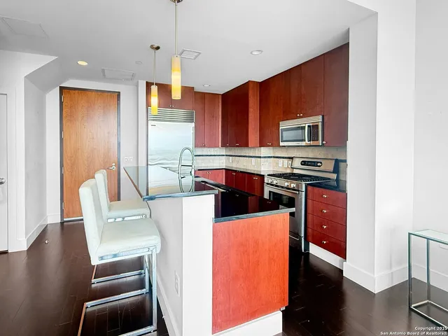 $487,000 | 610 East Market Street, Unit 3213, San Antonio, TX 78205