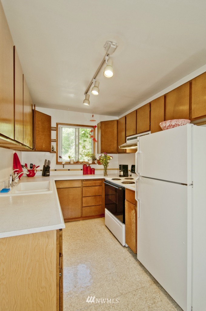 4100 Southwest Othello Street Seattle, WA 98136 - Photo 7 of 23 Gallery Image 7