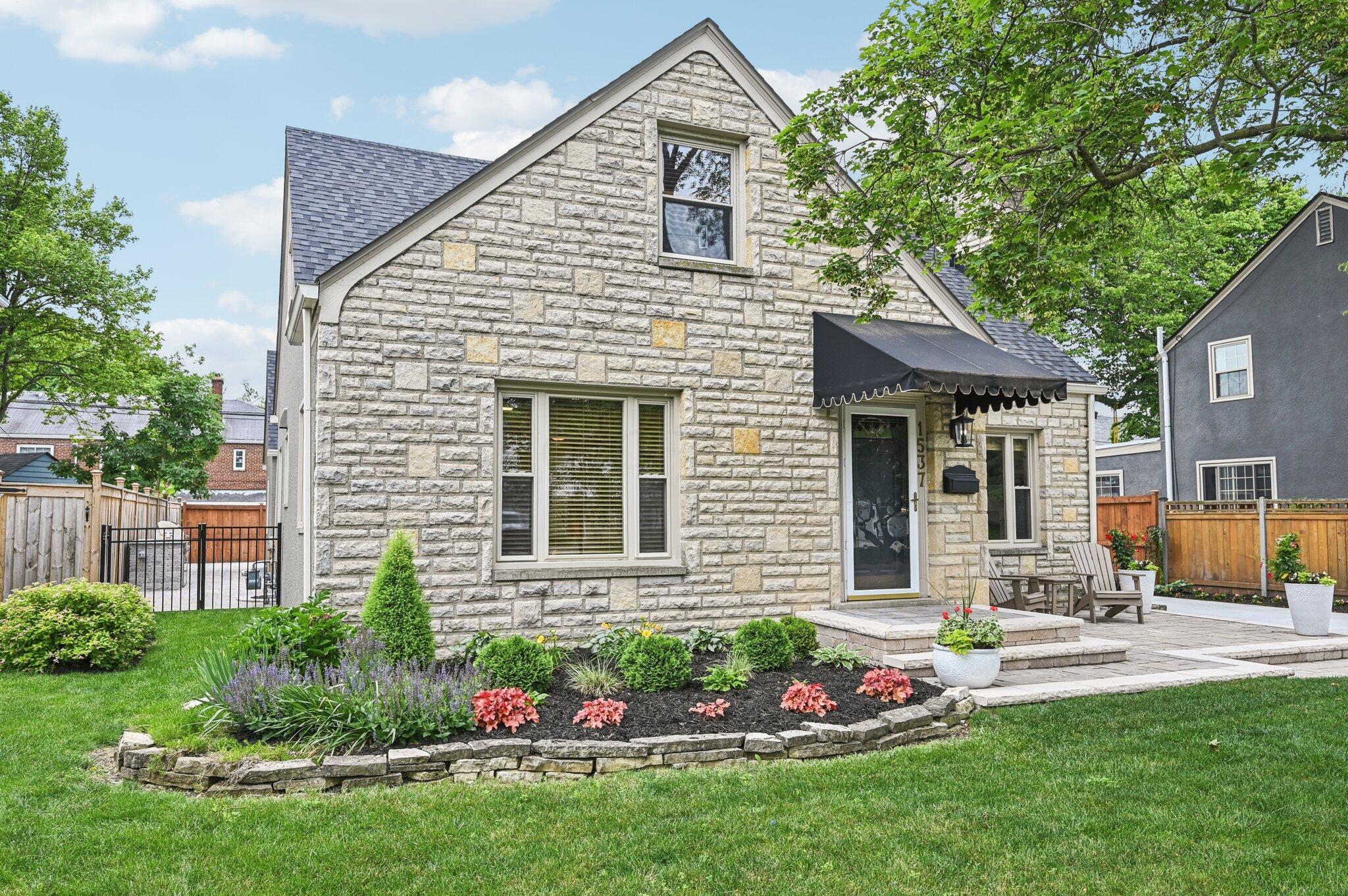 1537 Barrington Road Columbus, OH 43221 - Photo 4 of 49 3-web-or-mls-Barrington Rd-1006-003