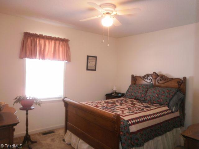 245 4B Hampton Road, Unit 4B Asheboro, NC 27203 - Photo 3 of 8 1st Bedroom.