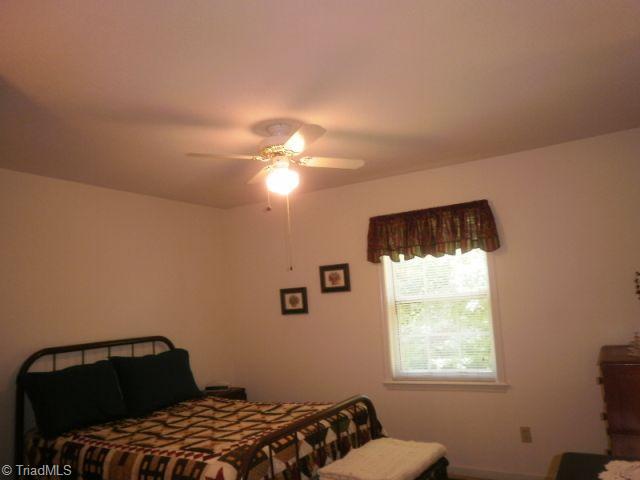 245 4B Hampton Road, Unit 4B Asheboro, NC 27203 - Photo 4 of 8 2nd Bedroom.